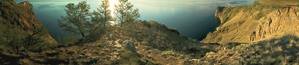 Скинали для кухни - панорама, перспектива, деревья, ели, елки, озеро, река, скалы, камни, холм, солнце
