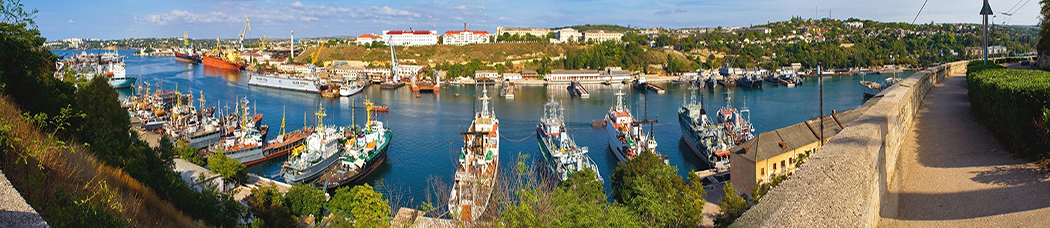 Скинали для кухни - панорама, перспектива, пристань, причал, корабли, порт, дорожка, небо, облака, зелень, растительность